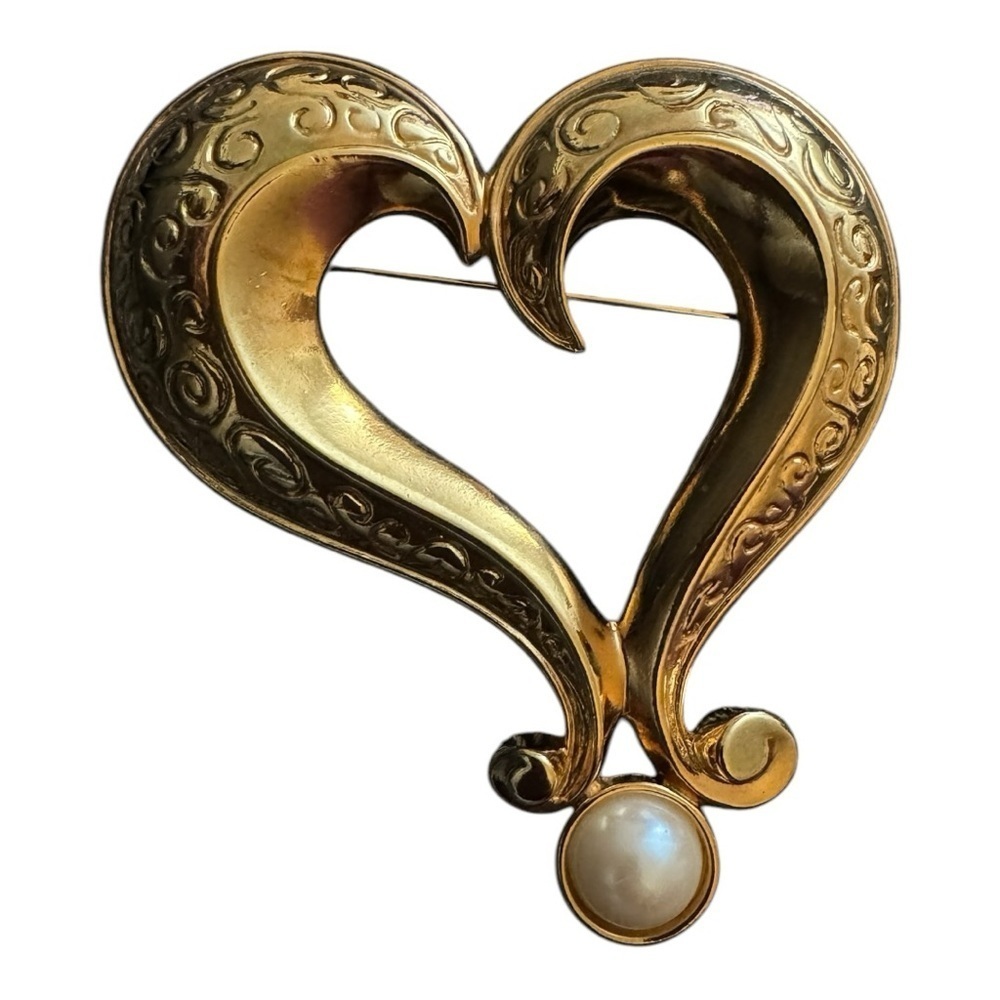 Vintage Signed Avon Gold Tone Heart Brooch with Faux Pearl - Picture 2 of 5